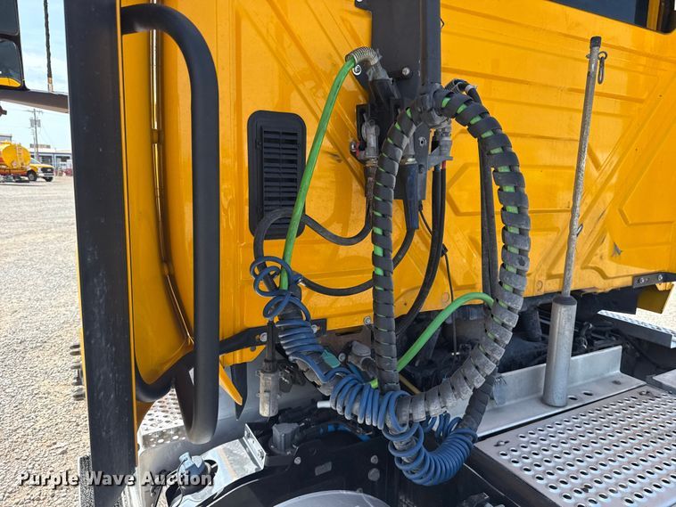 image for item ET6428 2024 International LT625 semi truck