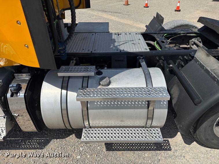 image for item ET6428 2024 International LT625 semi truck