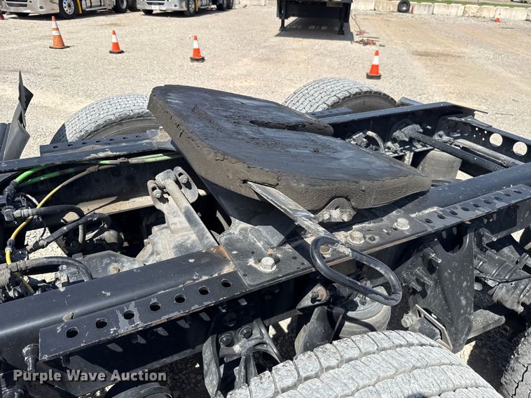 image for item ET6428 2024 International LT625 semi truck