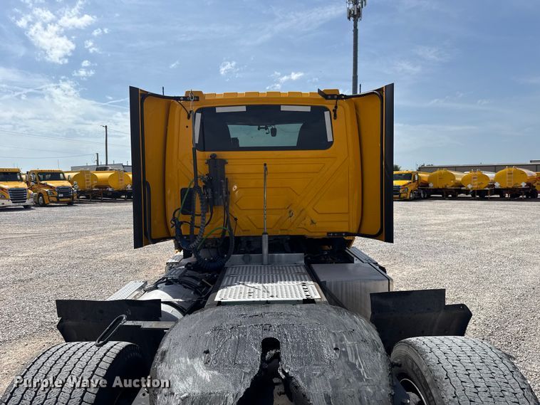 image for item ET6428 2024 International LT625 semi truck