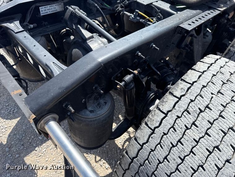 image for item ET6428 2024 International LT625 semi truck