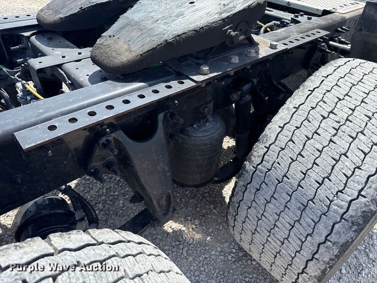 image for item ET6428 2024 International LT625 semi truck