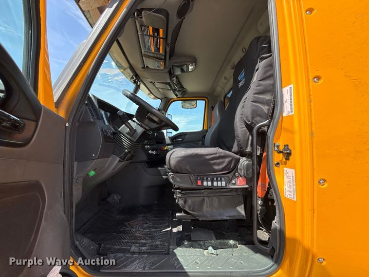 image for item ET6428 2024 International LT625 semi truck