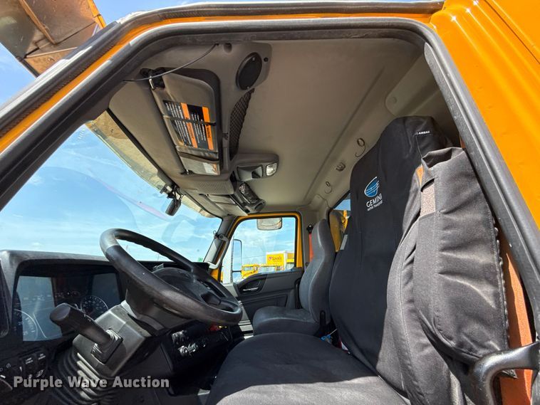 image for item ET6428 2024 International LT625 semi truck