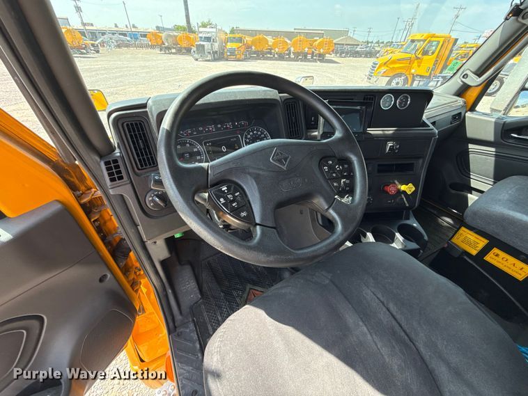 image for item ET6428 2024 International LT625 semi truck