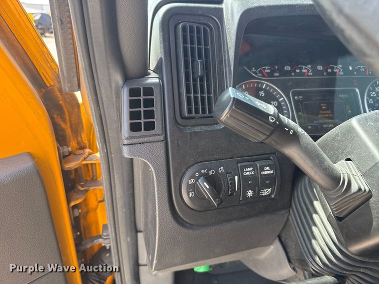 image for item ET6428 2024 International LT625 semi truck