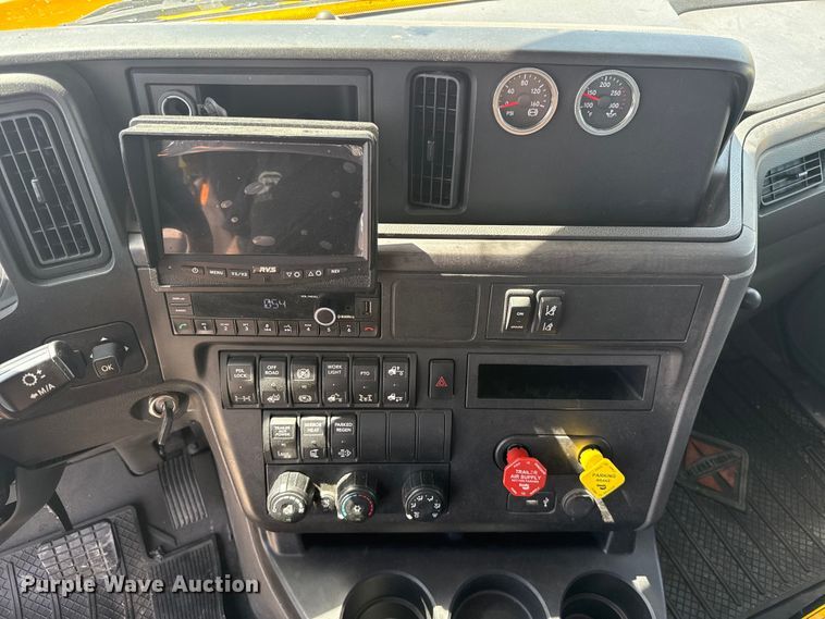 image for item ET6428 2024 International LT625 semi truck