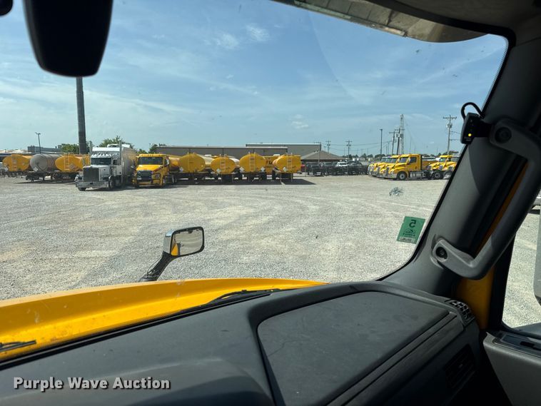 image for item ET6428 2024 International LT625 semi truck
