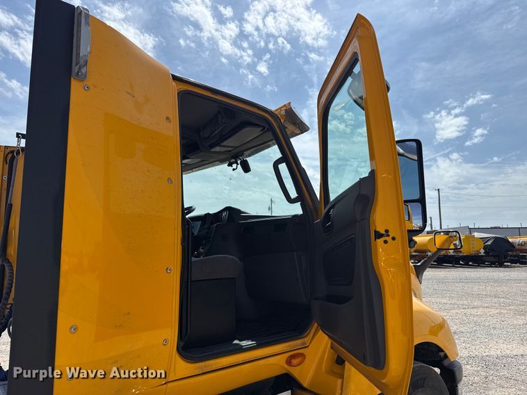 image for item ET6428 2024 International LT625 semi truck
