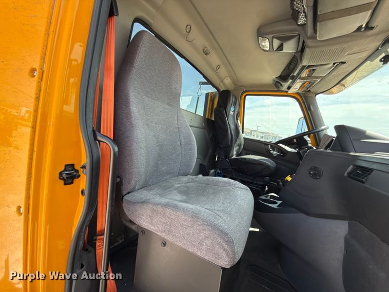 image for item ET6428 2024 International LT625 semi truck