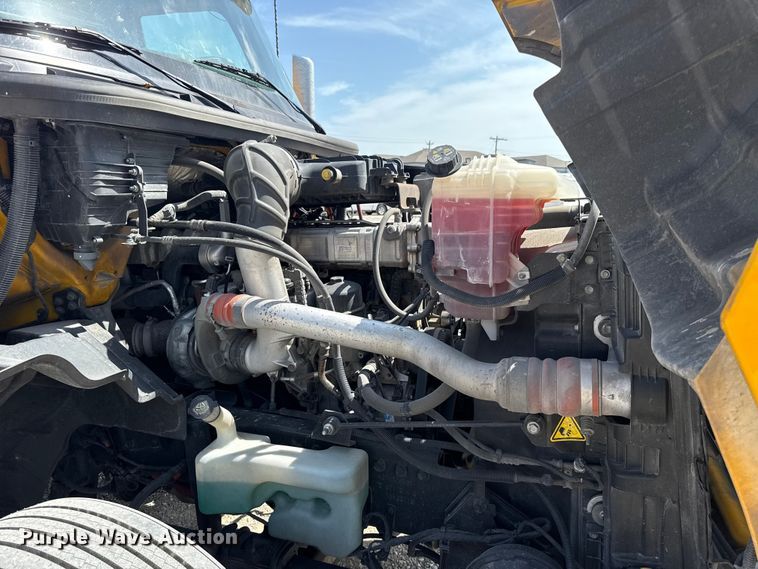 image for item ET6428 2024 International LT625 semi truck