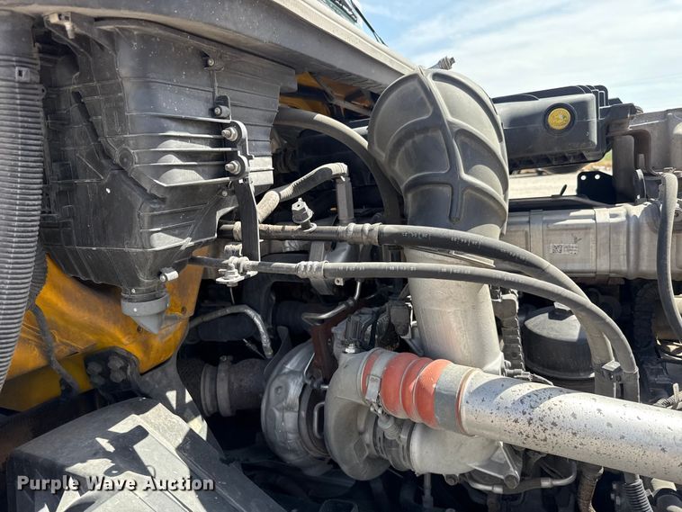 image for item ET6428 2024 International LT625 semi truck