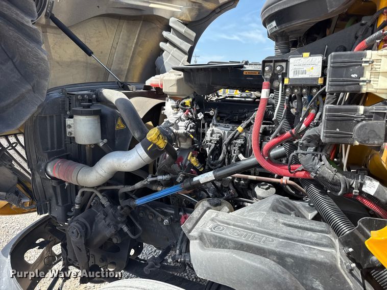 image for item ET6428 2024 International LT625 semi truck