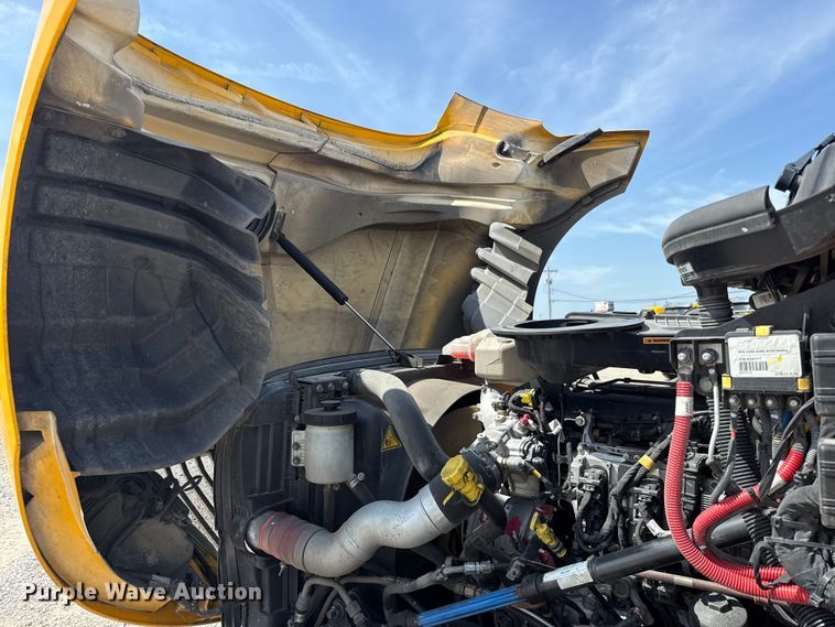 image for item ET6428 2024 International LT625 semi truck