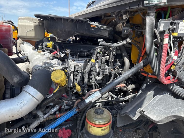 image for item ET6428 2024 International LT625 semi truck