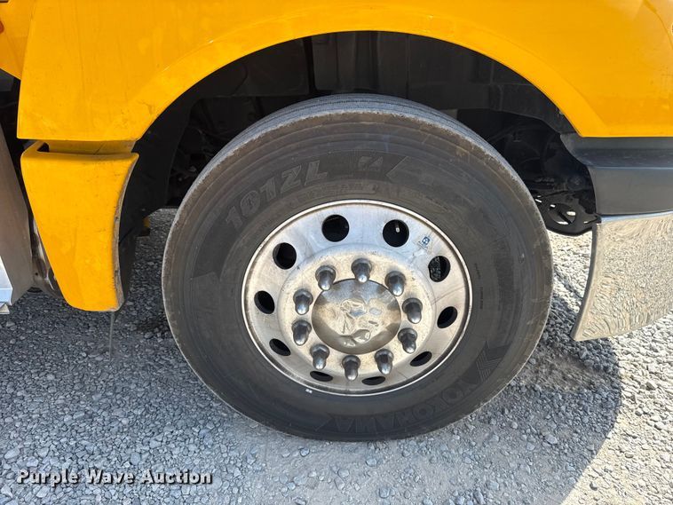 image for item ET6428 2024 International LT625 semi truck