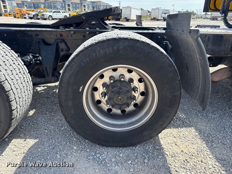 image for item ET6428 2024 International LT625 semi truck