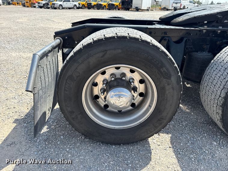 image for item ET6428 2024 International LT625 semi truck