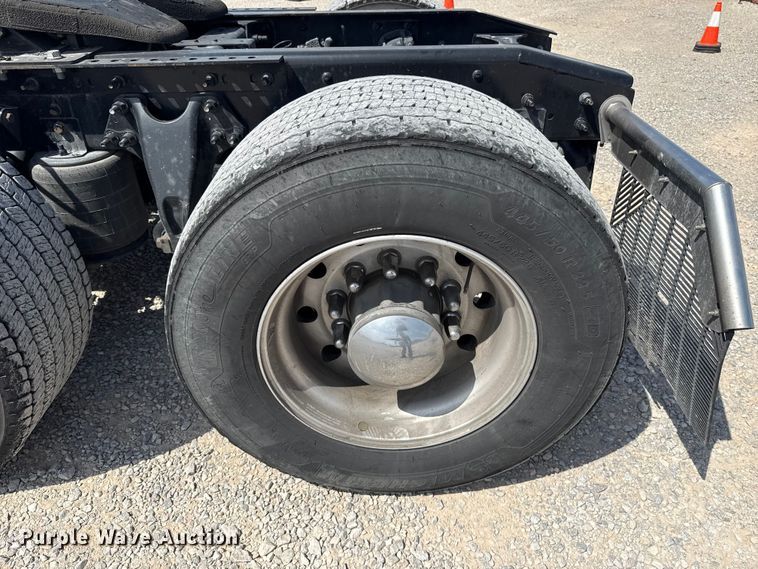 image for item ET6428 2024 International LT625 semi truck