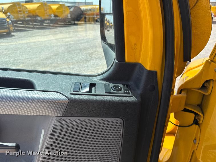 image for item ET6429 2022 Freightliner Cascadia 126 semi truck