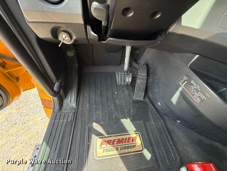 image for item ET6429 2022 Freightliner Cascadia 126 semi truck