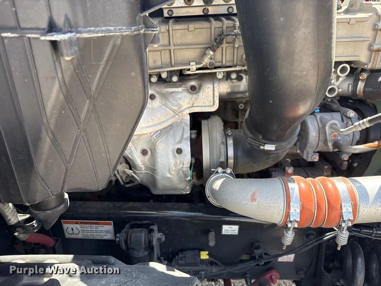 image for item ET6429 2022 Freightliner Cascadia 126 semi truck