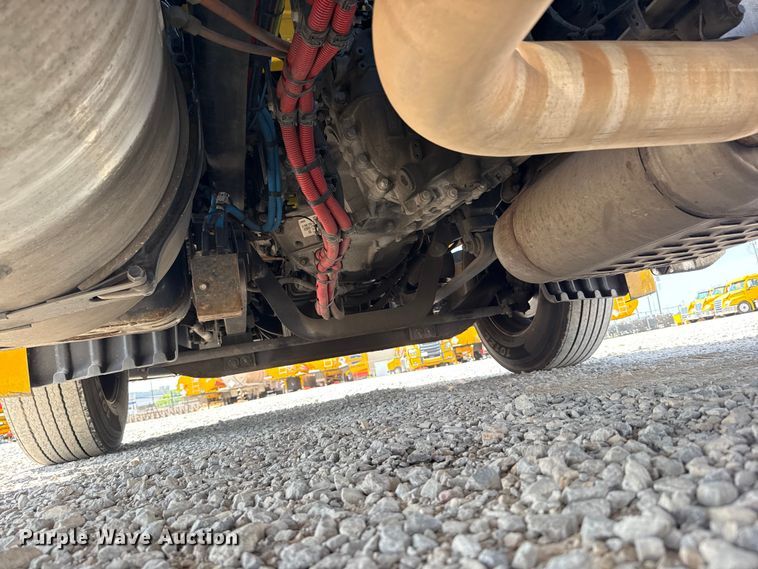 image for item ET6429 2022 Freightliner Cascadia 126 semi truck