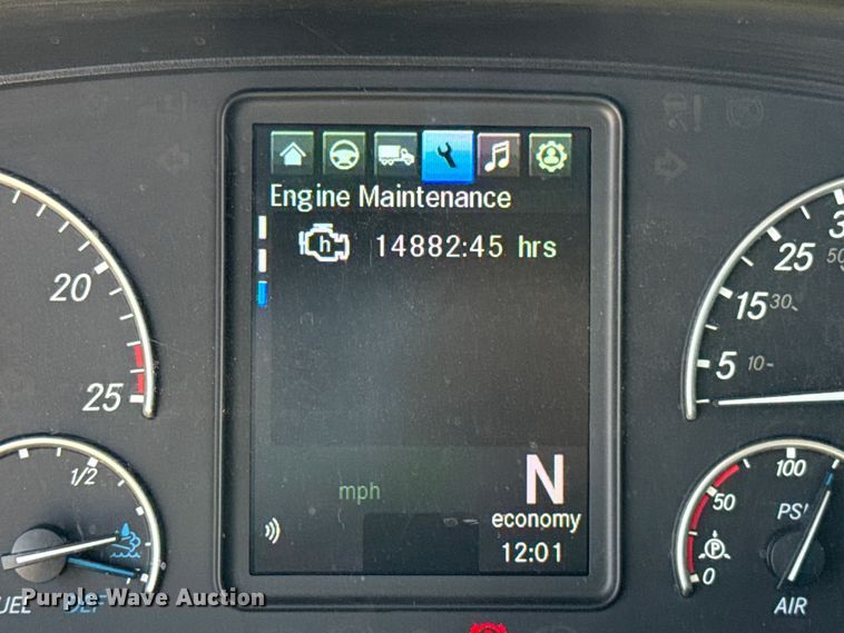 image for item ET6430 2022 Freightliner Cascadia 126 semi truck