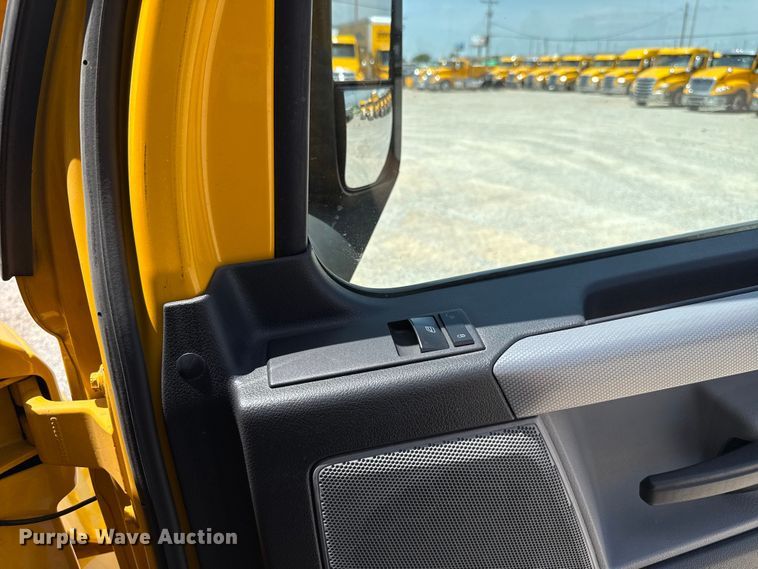 image for item ET6430 2022 Freightliner Cascadia 126 semi truck