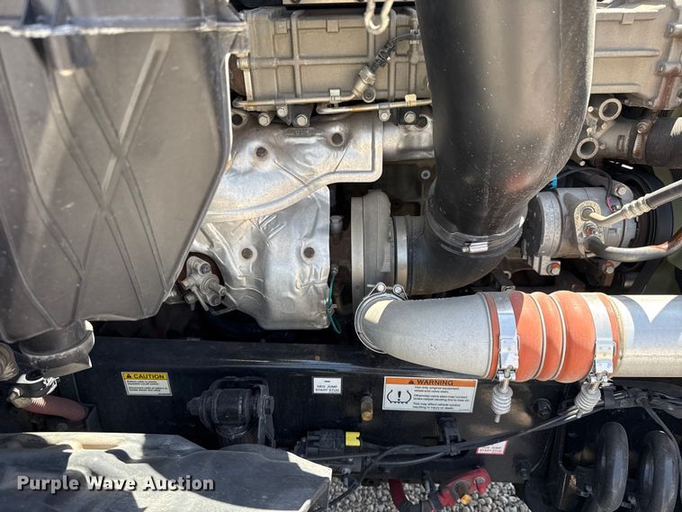 image for item ET6430 2022 Freightliner Cascadia 126 semi truck