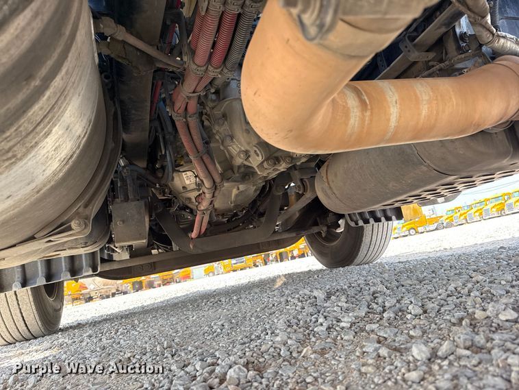 image for item ET6430 2022 Freightliner Cascadia 126 semi truck