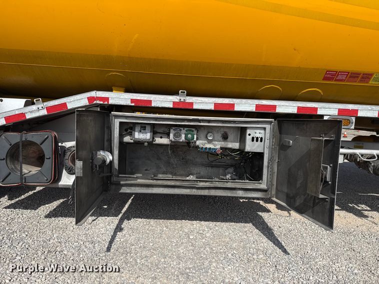 image for item ET6431 2008 Beall BAST-97-3-DC tank trailer