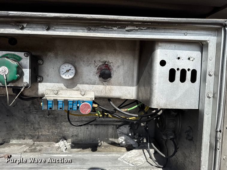 image for item ET6431 2008 Beall BAST-97-3-DC tank trailer