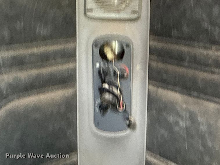 image for item ET6452 2001 Freightliner Columbia semi truck