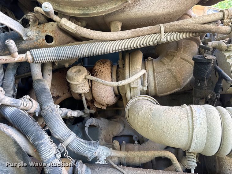 image for item ET6452 2001 Freightliner Columbia semi truck