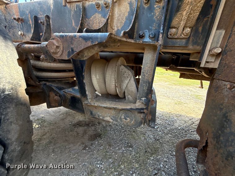 image for item ET6452 2001 Freightliner Columbia semi truck