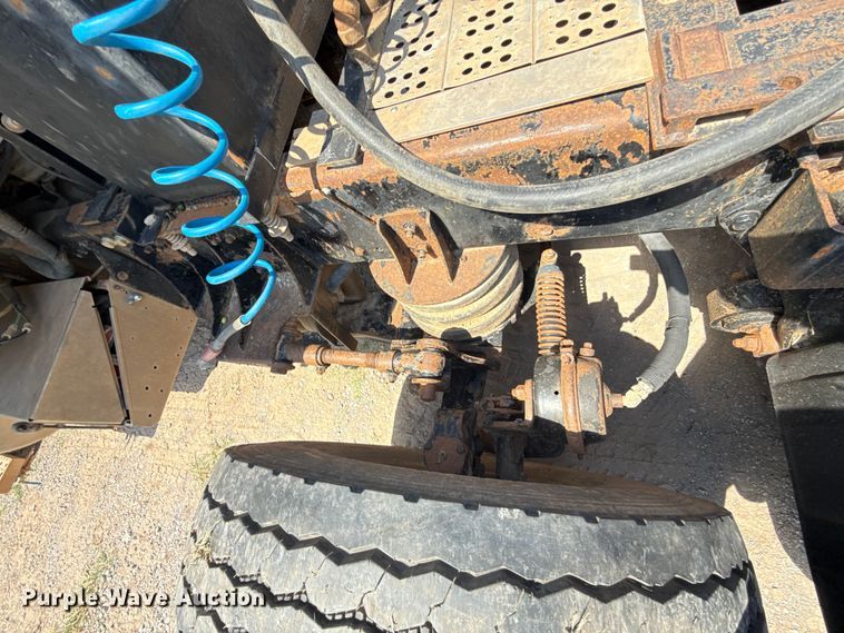 image for item ET6452 2001 Freightliner Columbia semi truck