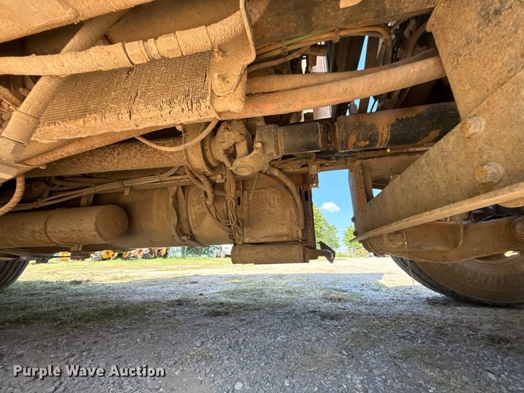 image for item ET6452 2001 Freightliner Columbia semi truck