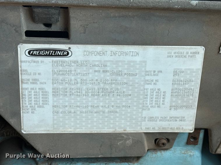 image for item ET6452 2001 Freightliner Columbia semi truck