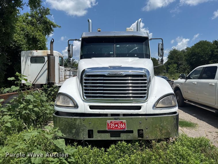 image for item ET6455 2006 Freightliner Columbia semi truck