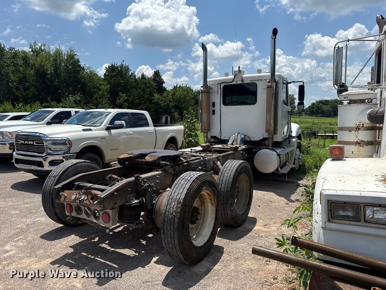 image for item ET6455 2006 Freightliner Columbia semi truck