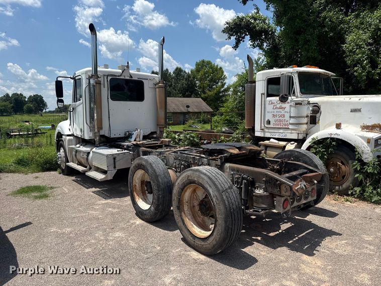 image for item ET6455 2006 Freightliner Columbia semi truck