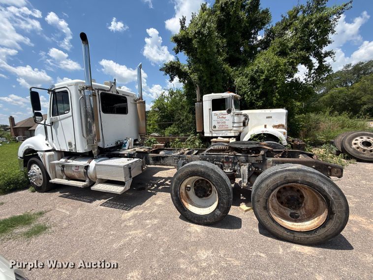 image for item ET6455 2006 Freightliner Columbia semi truck