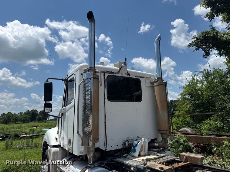 image for item ET6455 2006 Freightliner Columbia semi truck