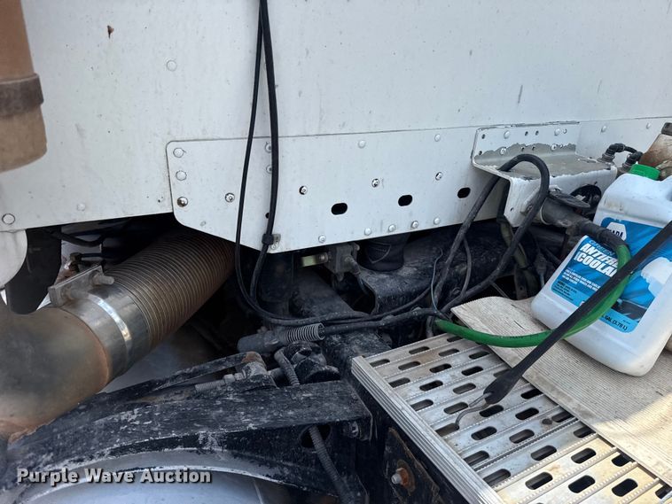 image for item ET6455 2006 Freightliner Columbia semi truck