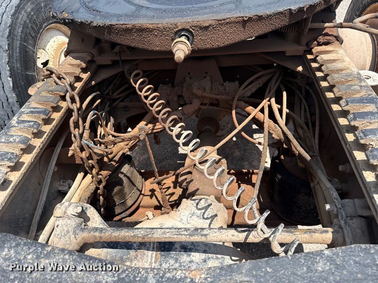 image for item ET6455 2006 Freightliner Columbia semi truck