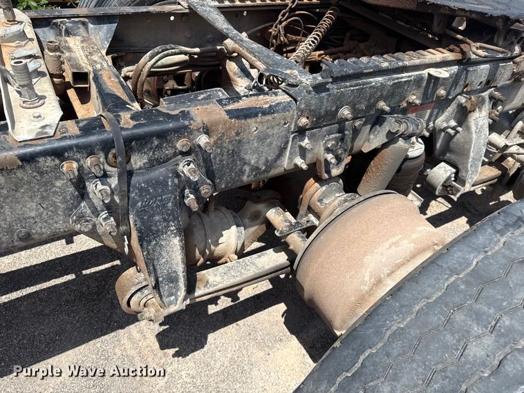 image for item ET6455 2006 Freightliner Columbia semi truck