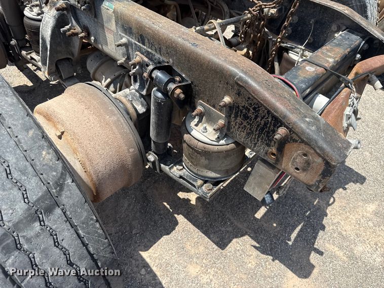 image for item ET6455 2006 Freightliner Columbia semi truck