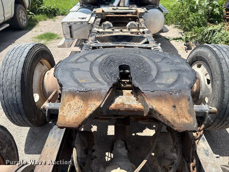 image for item ET6455 2006 Freightliner Columbia semi truck
