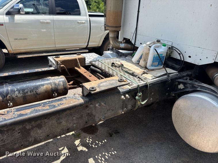 image for item ET6455 2006 Freightliner Columbia semi truck